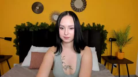 Snapshot of beatricereeves chatting on 12.15.24 Beatrice 3 online show from 12.15.24