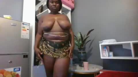 Snapshot of beautie699392 chatting on 01.28.25 Lil stunner online show from 01.28.25