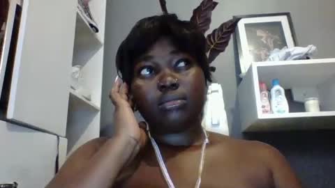 Snapshot of beautie699392 chatting on 02.13.25 Lil stunner online show from 02.13.25