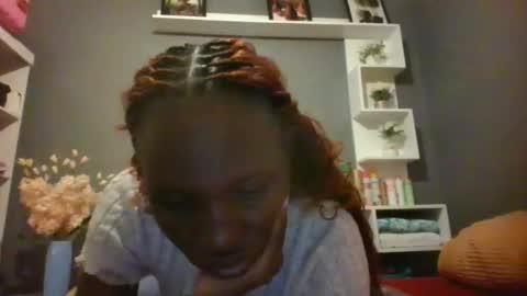 Snapshot of beautie699392 chatting on 10.12.25 Lil stunner online show from 10.12.25