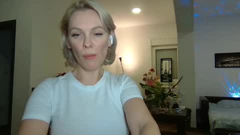 Snapshot of beautifulkollettee chatting on 12.30.24 Beautifulkollette online show from 12.30.24