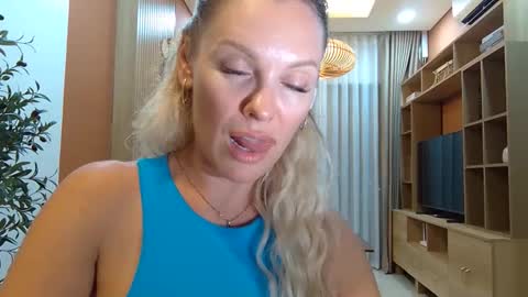 Snapshot of beautifulkollettee chatting on 09.15.25 Beautifulkollette online show from 09.15.25