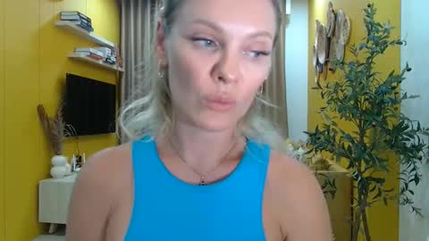 Snapshot of beautifulkollettee chatting on 09.16.25 Beautifulkollette online show from 09.16.25