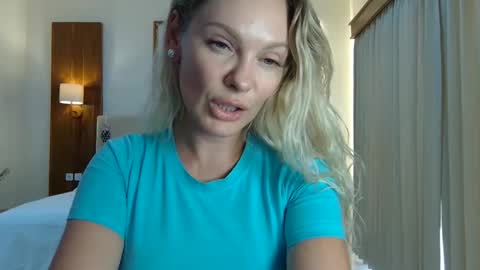 Snapshot of beautifulkollettee chatting on 10.15.25 Beautifulkollette online show from 10.15.25