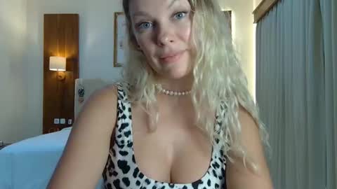 Snapshot of beautifulkollettee chatting on 10.16.25 Beautifulkollette online show from 10.16.25