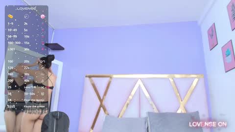 Snapshot of beautifulskinny18 chatting on 12.11.24 Shalom online show from 12.11.24