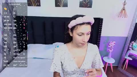 Snapshot of beautifulskinny18 chatting on 02.15.25 Shalom online show from 02.15.25