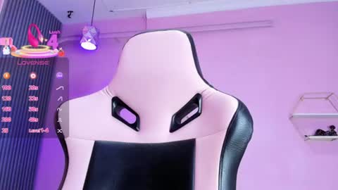 Snapshot of beautty_woman_ chatting on 06.22.26 Sara online show from 06.22.26