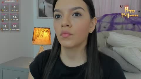 Snapshot of beautyari_ chatting on 10.22.25 Ariana Reyes online show from 10.22.25