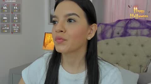 Snapshot of beautyari_ chatting on 10.23.25 Ariana Reyes online show from 10.23.25