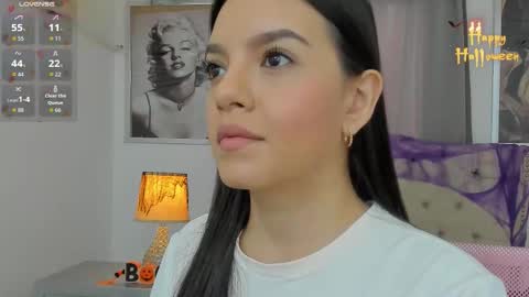 Snapshot of beautyari_ chatting on 10.25.25 Ariana Reyes online show from 10.25.25