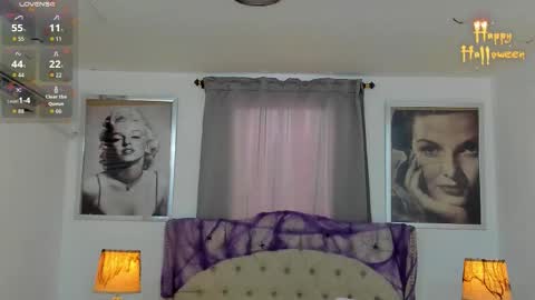 Snapshot of beautyari_ chatting on 10.30.25 Ariana Reyes online show from 10.30.25