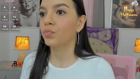 Snapshot of beautyari_ chatting on 11.01.25 Ariana Reyes online show from 11.01.25