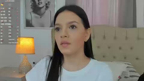 Snapshot of beautyari_ chatting on 11.05.25 Ariana Reyes online show from 11.05.25