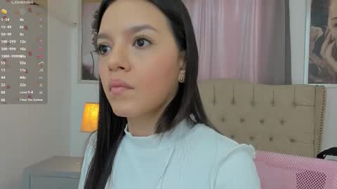 Snapshot of beautyari_ chatting on 11.07.25 Ariana Reyes online show from 11.07.25