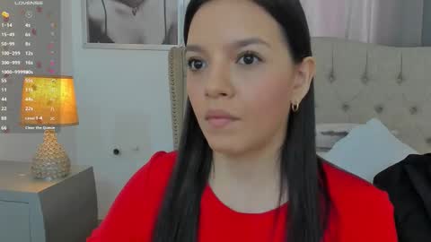 Snapshot of beautyari_ chatting on 11.10.25 Ariana Reyes online show from 11.10.25