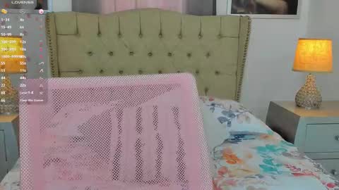 Snapshot of beautyari_ chatting on 11.13.25 Ariana Reyes online show from 11.13.25
