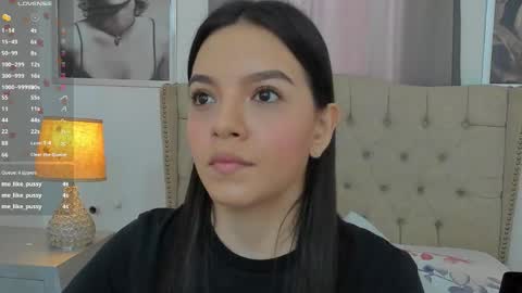Snapshot of beautyari_ chatting on 11.17.25 Ariana Reyes online show from 11.17.25
