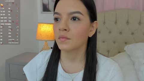 Snapshot of beautyari_ chatting on 11.24.25 Ariana Reyes online show from 11.24.25