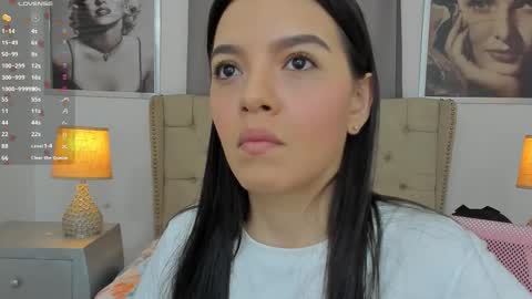 Snapshot of beautyari_ chatting on 11.28.25 Ariana Reyes online show from 11.28.25