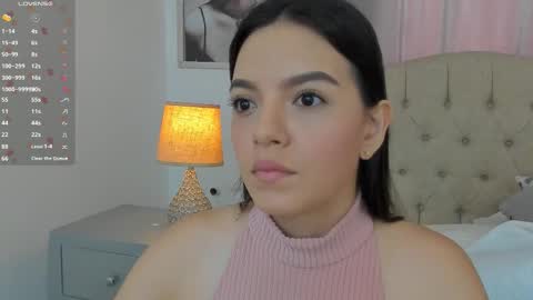 Snapshot of beautyari_ chatting on 11.29.25 Ariana Reyes online show from 11.29.25