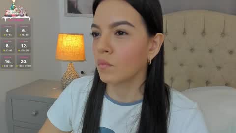 Snapshot of beautyari_ chatting on 12.01.25 Ariana Reyes online show from 12.01.25