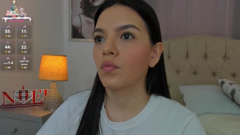 Snapshot of beautyari_ chatting on 12.15.25 Ariana Reyes online show from 12.15.25