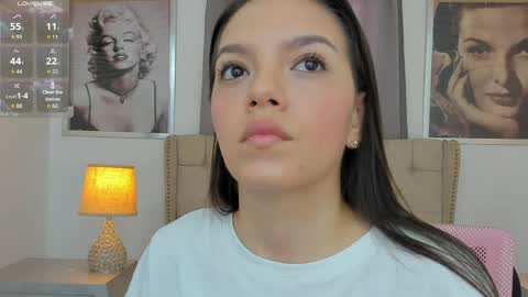Snapshot of beautyari_ chatting on 03.25.26 Ariana Reyes online show from 03.25.26