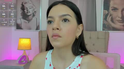 Snapshot of beautyari_ chatting on 04.11.26 Ariana Reyes online show from 04.11.26