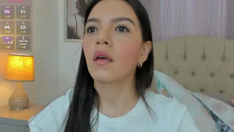 Snapshot of beautyari_ chatting on 04.20.26 Ariana Reyes online show from 04.20.26