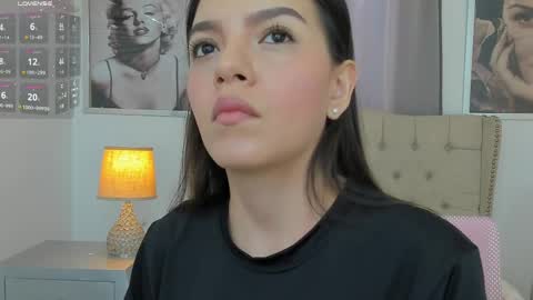 Snapshot of beautyari_ chatting on 05.22.26 Ariana Reyes online show from 05.22.26