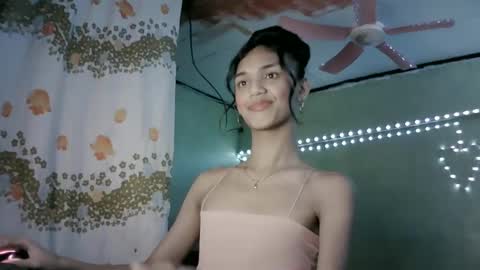 Snapshot of beautyhotasia123 chatting on 12.14.24 beautyhotasia123 online show from 12.14.24