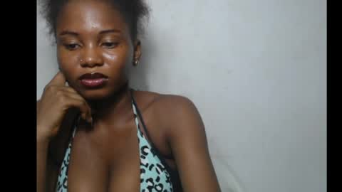 Snapshot of beautyslut1 chatting on 04.28.26 beautyslut1 online show from 04.28.26
