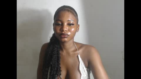 Snapshot of beautyslut1 chatting on 05.25.26 beautyslut1 online show from 05.25.26