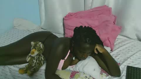 Snapshot of beautytyler chatting on 10.25.25 tyler online show from 10.25.25