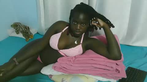 Snapshot of beautytyler chatting on 11.01.25 tyler online show from 11.01.25