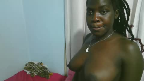 Snapshot of beautytyler chatting on 11.26.25 tyler online show from 11.26.25