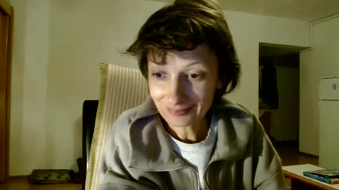 Snapshot of bebacksooon chatting on 12.25.24 Raluca online show from 12.25.24