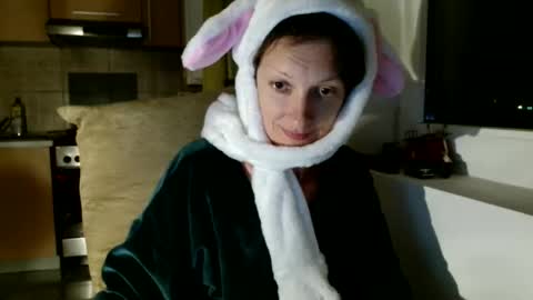 Snapshot of bebacksooon chatting on 10.11.25 Raluca online show from 10.11.25