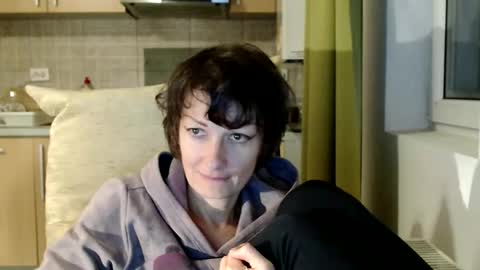 Snapshot of bebacksooon chatting on 10.15.25 Raluca online show from 10.15.25