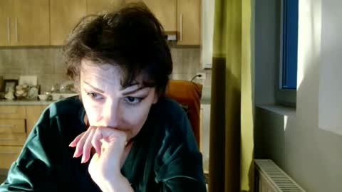 Snapshot of bebacksooon chatting on 04.15.26 Raluca online show from 04.15.26