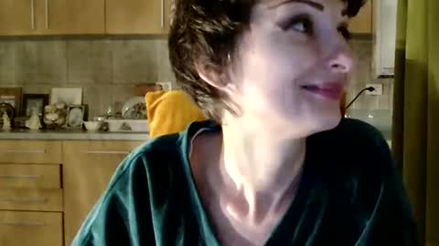 Snapshot of bebacksooon chatting on 04.15.26 Raluca online show from 04.15.26