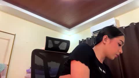 Snapshot of becinapia15 chatting on 10.04.25 becinapia15 online show from 10.04.25