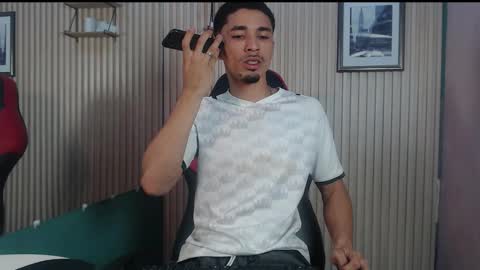 Snapshot of becker2_ chatting on 12.02.25 becker2_ online show from 12.02.25