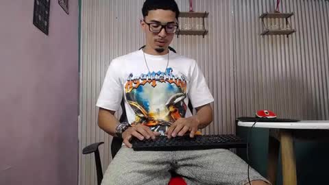 Snapshot of becker2_ chatting on 01.11.26 becker2_ online show from 01.11.26