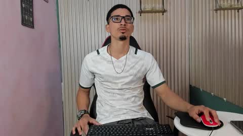 Snapshot of becker2_ chatting on 01.13.26 becker2_ online show from 01.13.26