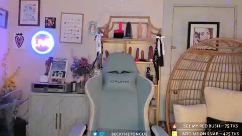 Snapshot of beckthetongue chatting on 06.17.26 Beck the tongue online show from 06.17.26