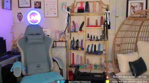 Snapshot of beckthetongue chatting on 07.15.26 Beck the tongue online show from 07.15.26
