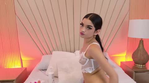 Laura Tobon online show from 09.18.25