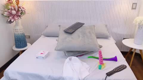 Laura Tobon online show from 10.03.25